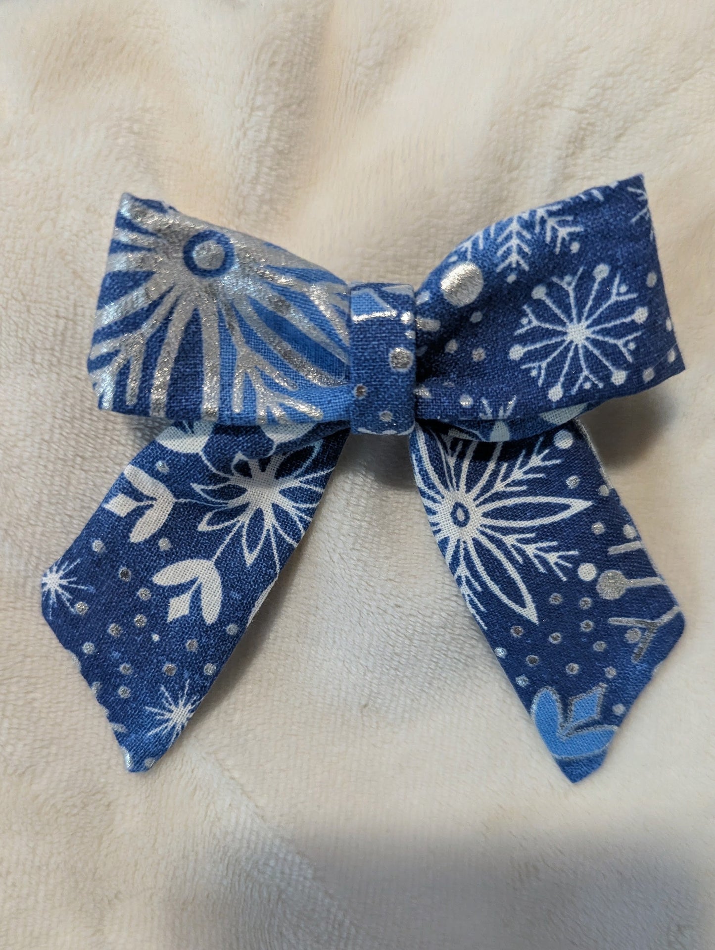 Snowy Sky Bow - small